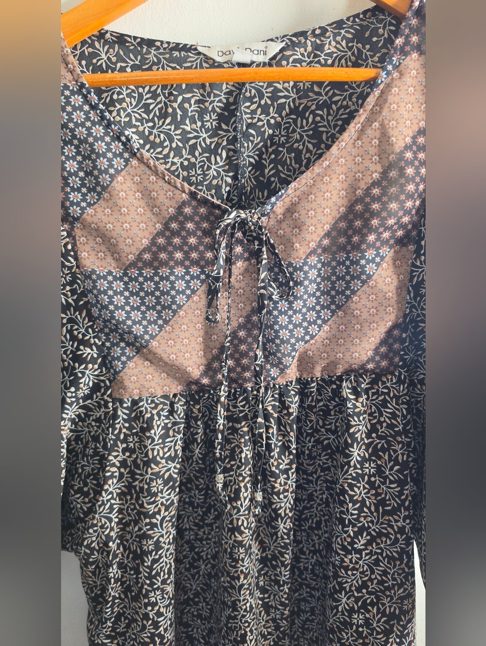 DAVI & DANI Black and Beige Patchwork Floral Long Sleeve Midi Dress - Picture 3 of 7